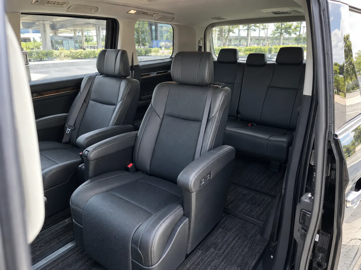 Toyota Alphard cabin with two second-row captain seats and an upright third-row bench